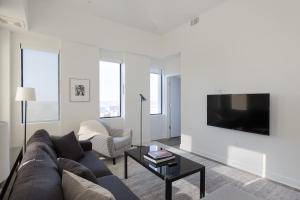 Apartment room in Luxe DT 1BR with City View by Zencity