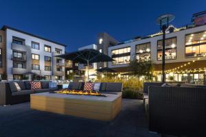 Luxury Condos at Anton Menlo w Pool & Amenities