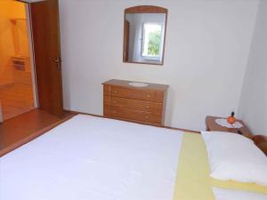 Apartments in Mundanije - Insel Rab 30445