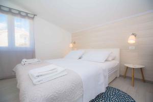 Apartments in Rogoznica 36019