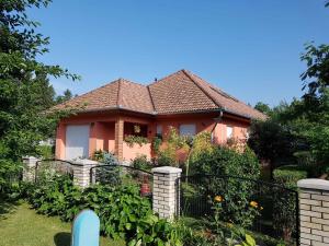 obrázek - Holiday home in Balatonbereny 18035