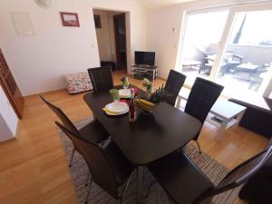 Apartments in Selce 13938