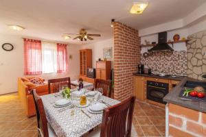 Holiday home in Saftici 26679