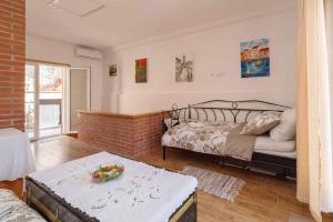 Holiday home in Saftici 26679