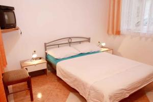 Apartments in Mastrinka 7407