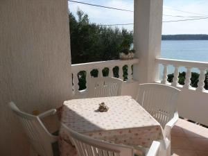 TwoBedroom Apartment in Banjol IV