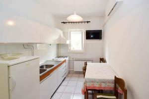 Apartment in Pula with Two-Bedrooms 3 