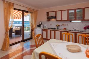 Apartment in Jadranovo 13934 