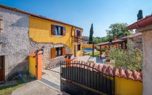 Holiday home Mali Vareski - Istrien 8734