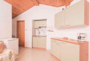 Apartments in Mali Losinj 14985B 