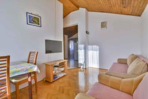 Apartments in Mali Losinj 14985C 