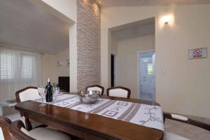 Apartment in Okrug Gornji 6139