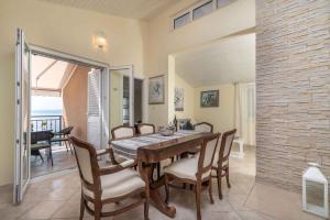 Apartment in Okrug Gornji 6139