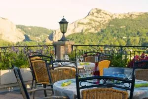 Logis Hotel Restaurant La Porte des Cévennes - 科尔比斯