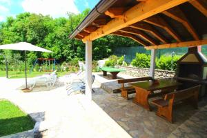 House and Apartments in Labin 8758