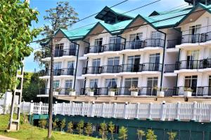 Lake Infinity Luxury Condos