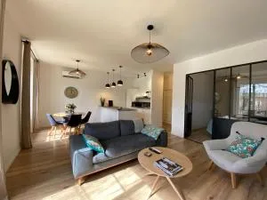 "La place du village" - 克里隆勒布拉沃