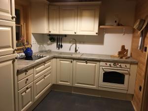 Loghouse Brunka - Escape from life on a highway