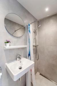 Green Happiness With Private Parking