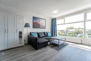 Blue Shell With Private Parking Garage