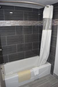 King Suite room in Budget Inn