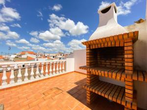 Retreat with Terrace and View in Espiche #1887