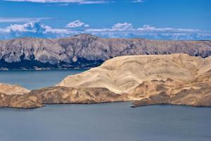 Apartment in Metajna with sea view, balcony, air conditioning, WiFi (4890-1)