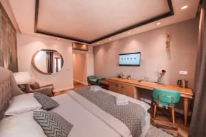 Deluxe Double Room with Balcony and Sea View room in Barka B'n'B - Elegant Seaview Rooms