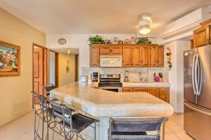 Condo in Plaza Nautica Less Than 1 Mile to The Arch!