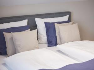 Reetland am Meer - Premium Reetdachvilla mit 3 Schlafzimmern, Sauna, Kamin und Massagesessel F05