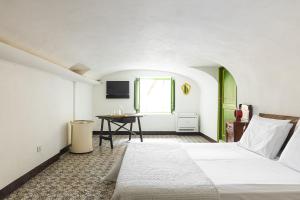 Studio 61 Luxe Apartment