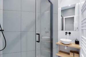 Pick A Flats Apartment in Neuilly sur Seine - Avenue Charles de Gaulle