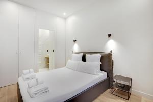 Pick A Flats Apartment in Neuilly sur Seine - Avenue Charles de Gaulle