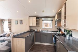 Meadows Lodge with Hot Tub