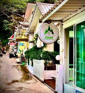 Koh Larn White House