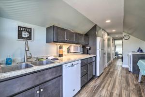 Apartment room in Old Orchard Beach Apt - Quick Walk to Beach!