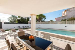 A perfect location villa for holidays with AC and private pool