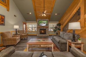 Three-Bedroom House room in Chateau Bliss chalet
