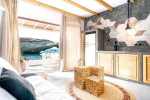 AQUA HOUSE
