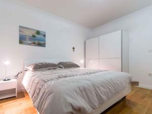 Apartment in Njivice/Insel Krk 35106 