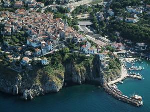 Apartments in Vrbnik/Insel Krk 13606 
