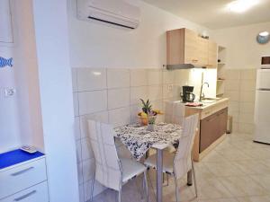 Apartments in Baric Draga 38513