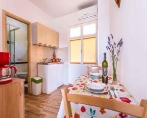 Apartment in Vrbnik - Insel Krk 36873
