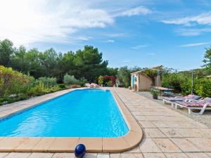 Maisons de vacances Tastefully furnished villa with terrace private swimming pool near of Lambesc : photos des chambres