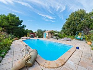 Maisons de vacances Tastefully furnished villa with terrace private swimming pool near of Lambesc : photos des chambres