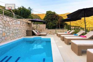Stylish Private Home with Heated Pool Playground