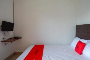 RedDoorz Syariah near UMS Solo - RSO Soeharso