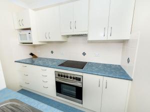 Collendina 15 19 Kurrawa Close water views and wifi