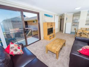 Collendina 15 19 Kurrawa Close water views and wifi