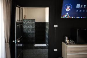 Big Boys Bed & Burger - Patong Beach